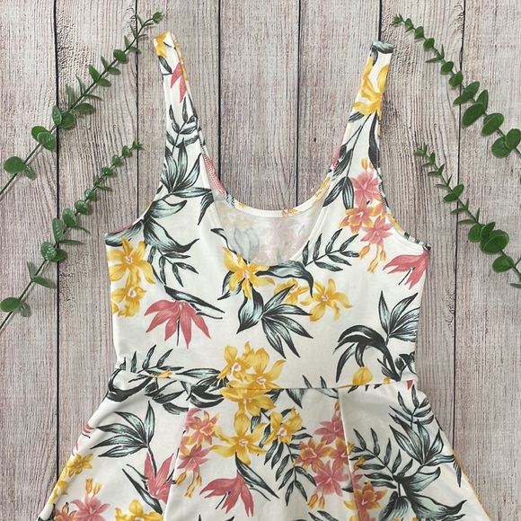 🌸 Clearance! 🌸 H&M White Floral Flare Mini Dress Size 6 - Picture 7 of 9